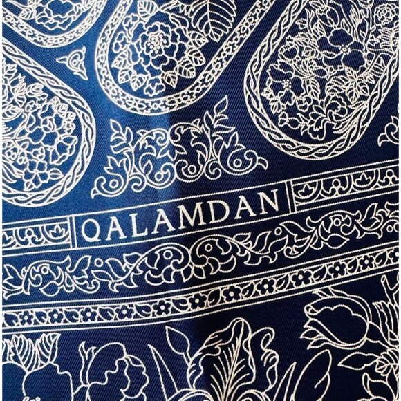 NWOT Hermes blue white qalamdan details pattern scarf 87 cm - Picture 3 of 5